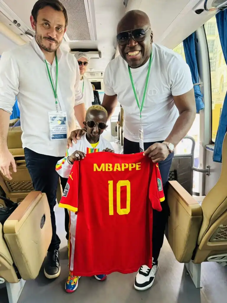 Grand P: the Guinean star receives a wonderful gift from Mbappé 1 Cadeau Grand P Mbappe 1 Grand P: the Guinean star receives a wonderful gift from Mbappé