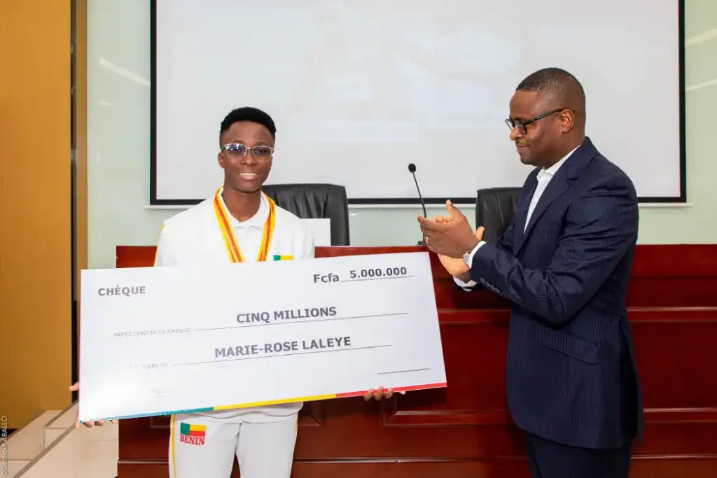African Games – Accra 2023: Champions Odile Ahouanwanou and Marie Rose Laleye Celebrated by the Government 2 Marie Rose Laleye cheque 1 African Games – Accra 2023: Champions Odile Ahouanwanou and Marie Rose Laleye Celebrated by the Government