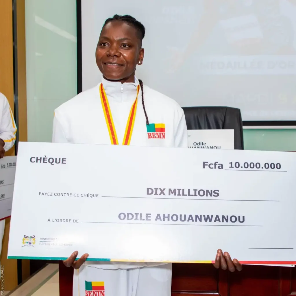 African Games – Accra 2023: Champions Odile Ahouanwanou and Marie Rose Laleye Celebrated by the Government 1 Odile Ahouanwanou cheque 1 African Games – Accra 2023: Champions Odile Ahouanwanou and Marie Rose Laleye Celebrated by the Government