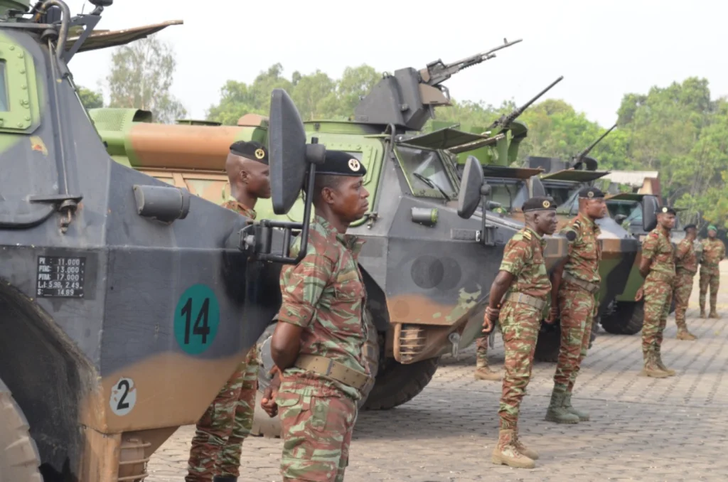 Remise de vÃ©hicules avant blindÃ©s remis aux FAB dans le cadre de la CoopÃ©ration militaire entre la France et le BÃ©nin. Vendredi 20 Janvier 2023. Â© MinistÃ¨re de la DÃ©fense Nationale du BÃ©nin.