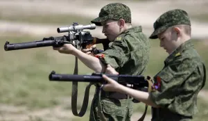 Guerre en Ukraine : la Russie va introduire un cours de formation militaire dÃ¨s le collÃ¨ge