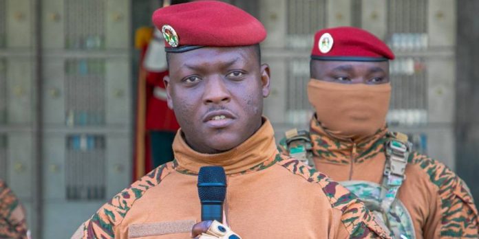 le Capitaine Ibrahim TRAORÉ Le Capitaine Ibrahim TRAORÉ, président du Burkina Faso lors de la montée des couleurs nationales