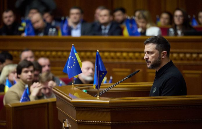 zelensky «La Russie doit perdre la guerre contre l’Ukraine», a déclaré le président ukrainien Volodymyr Zelensky lors d’un discours au Parlement.