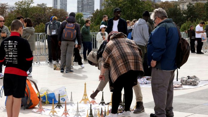 V3V4XYYV4FGYPEW3U6Y7C364KE.jpg Paris : deux touristes américains agressés avec des répliques de la Tour Eiffel