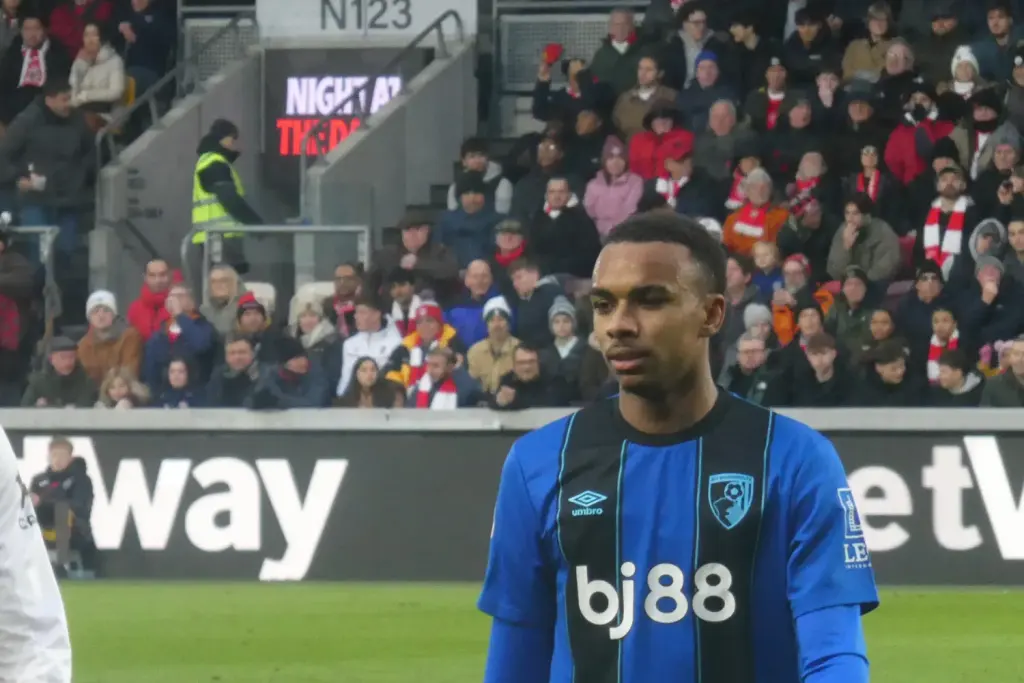 Éli Junior Kroupi in the Bournemouth jersey