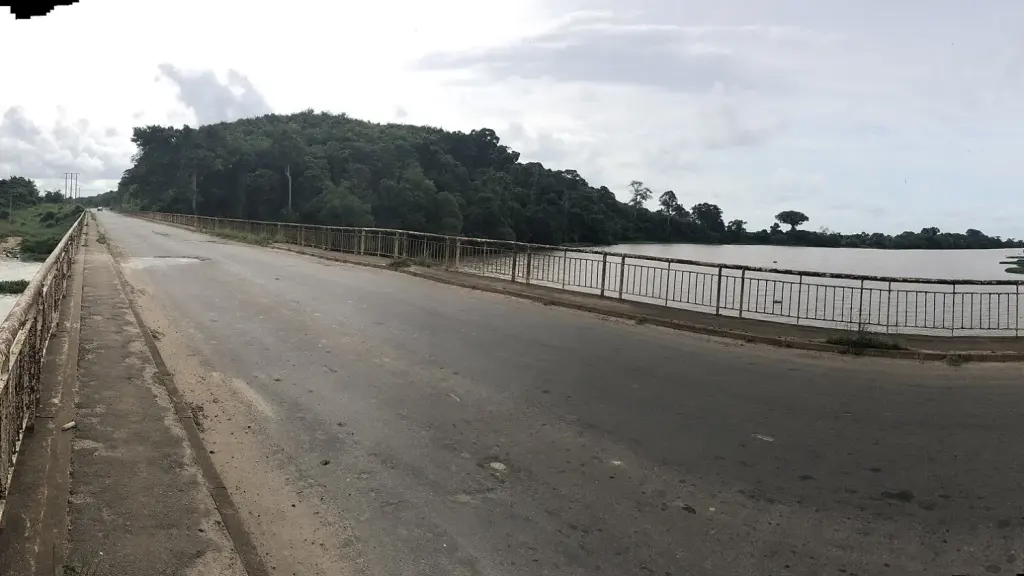 A road in Grand-Lahou bordered by a river