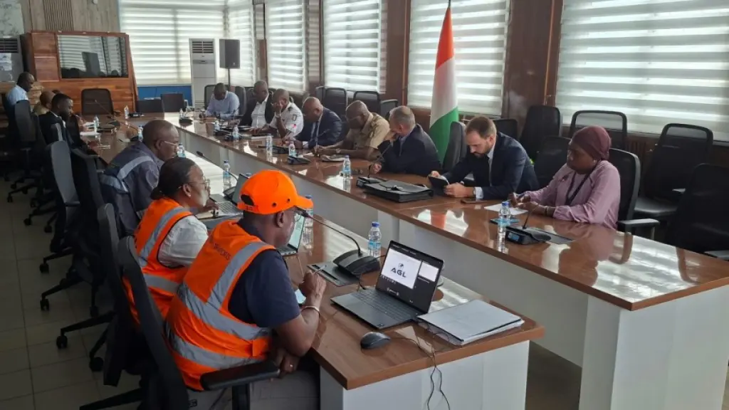 Container evacuation operation at the port of Abidjan