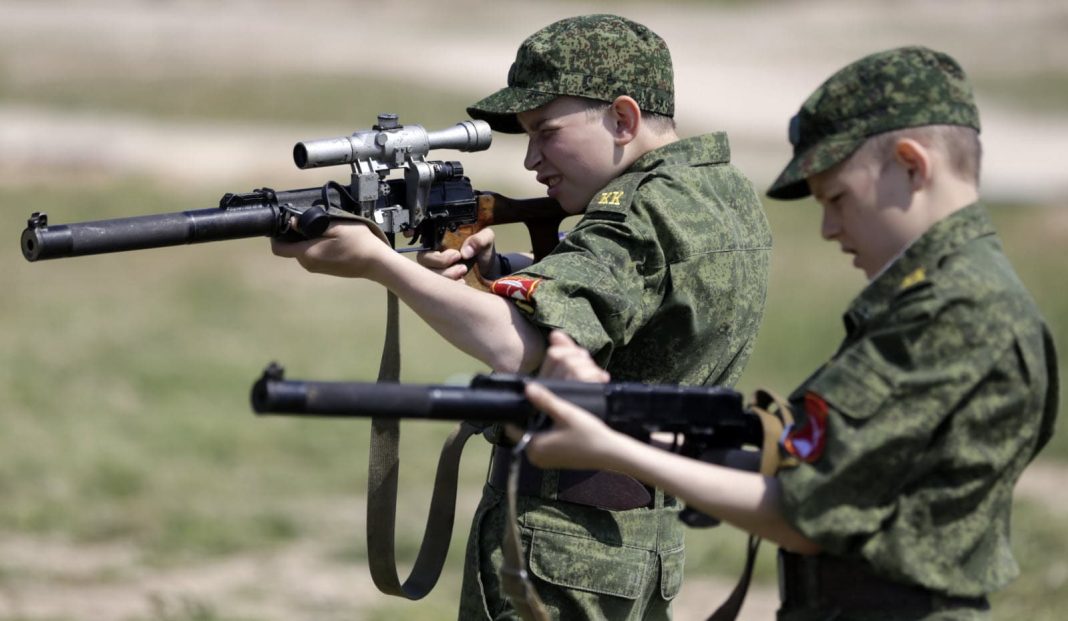 Guerre en Ukraine : la Russie va introduire un cours de formation militaire dÃ¨s le collÃ¨ge