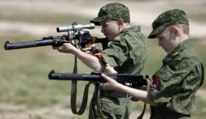 Guerre en Ukraine : la Russie va introduire un cours de formation militaire dÃ¨s le collÃ¨ge