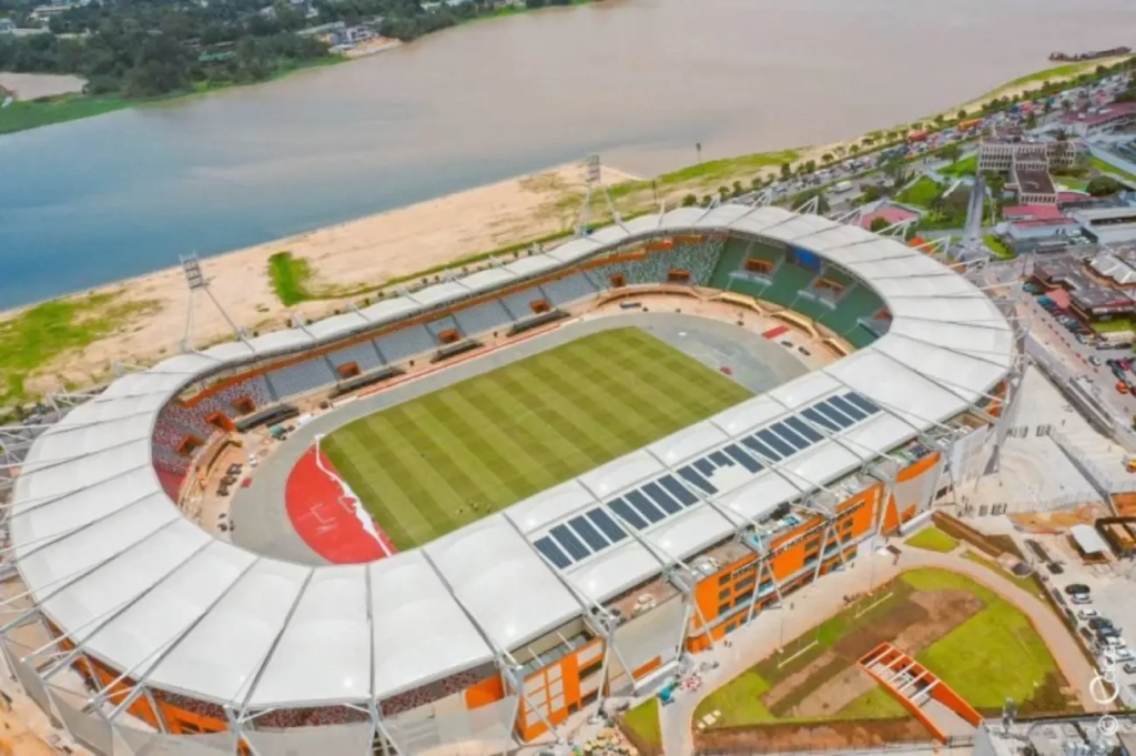 Côte d'Ivoire _ la remise à niveau de la pelouse du stade Félix Houphouët-Boigny achevée
