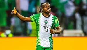 L'attaquant nigérian Moses Simon