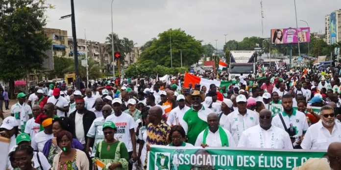 Des militants du PDCI-RDA lors d'une marche