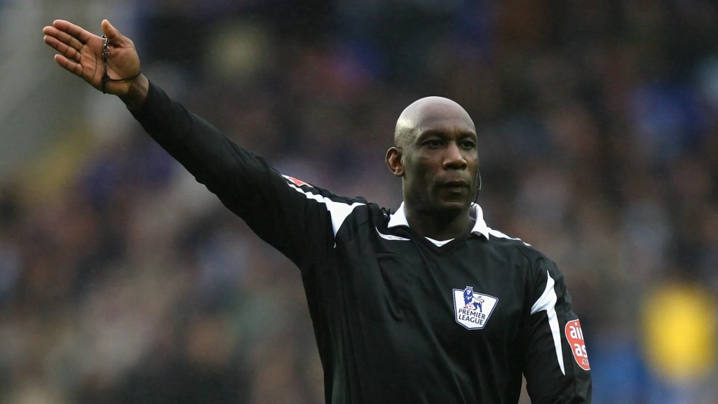 L'arbitre anglais, Uriah Rennie
