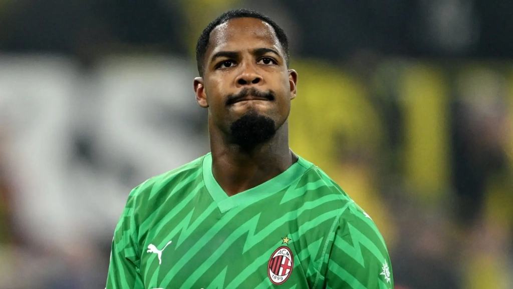 Le gardien de but de l'AC Milan, Mike Maignan
