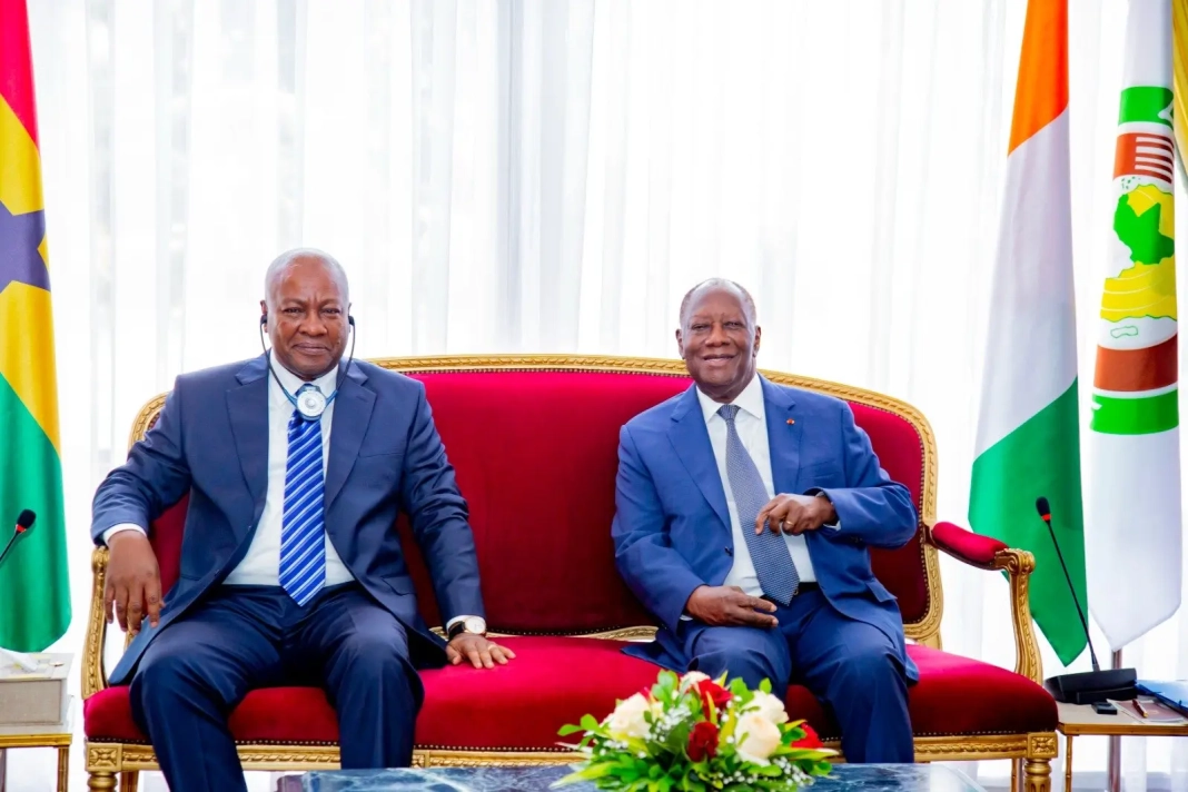 John Dramani Mahama et Alassane Ouattara