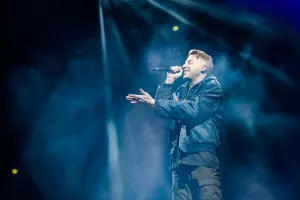 Macklemore sur scène lors d’un concert