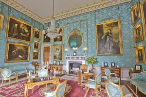 Salon aux murs bleu turquoise à Castle Howard