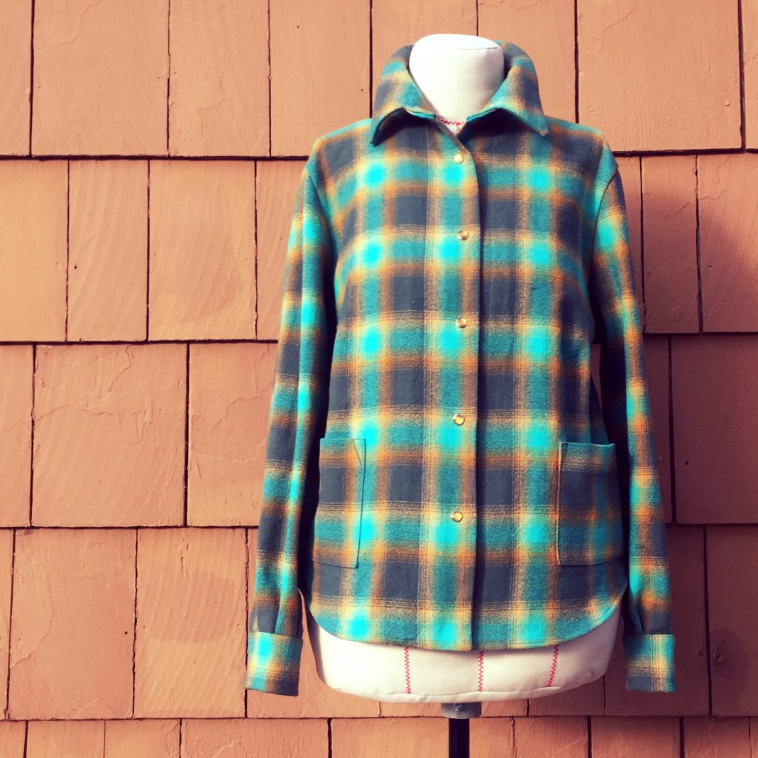 Chemise à carreaux en flanelle sur mannequin