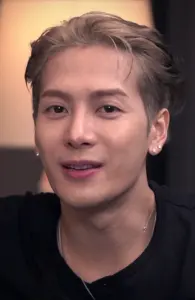 Jackson Wang lors d’une interview en 2025