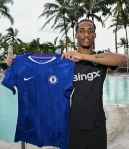 João Pedro avec le maillot de Chelsea