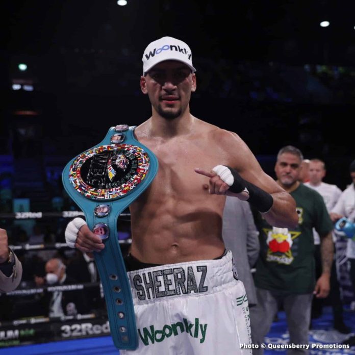 Hamzah Sheeraz sur un ring de boxe