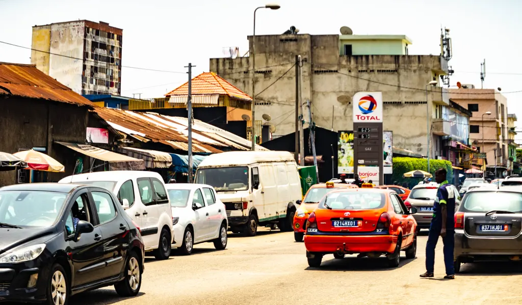 Circulation automobile à Abidjan, Côte d’Ivoire