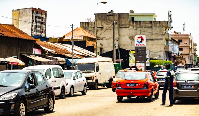 Circulation automobile à Abidjan, Côte d’Ivoire