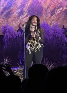 Tems en concert en 2025