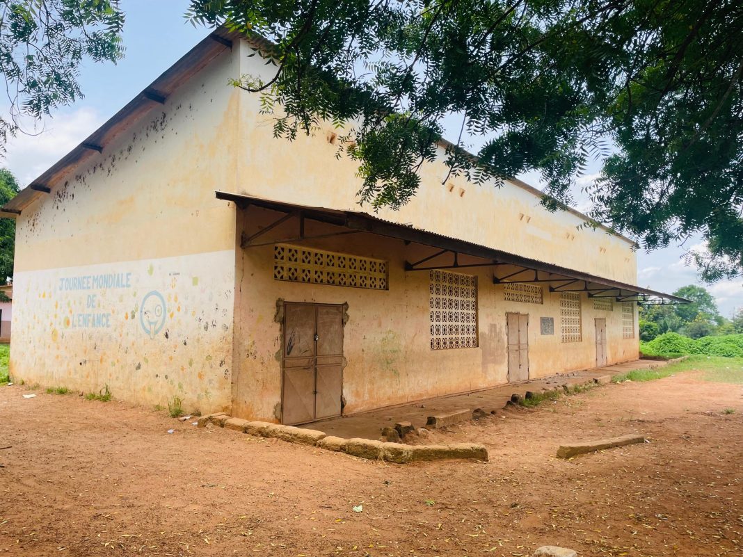 Bâtiment scolaire de trois classes à Gbétitapéa, dans le Haut-Sassandra