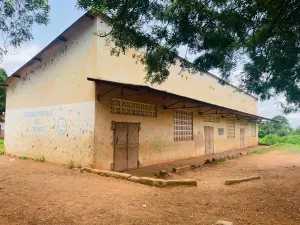 Bâtiment scolaire de trois classes à Gbétitapéa, dans le Haut-Sassandra
