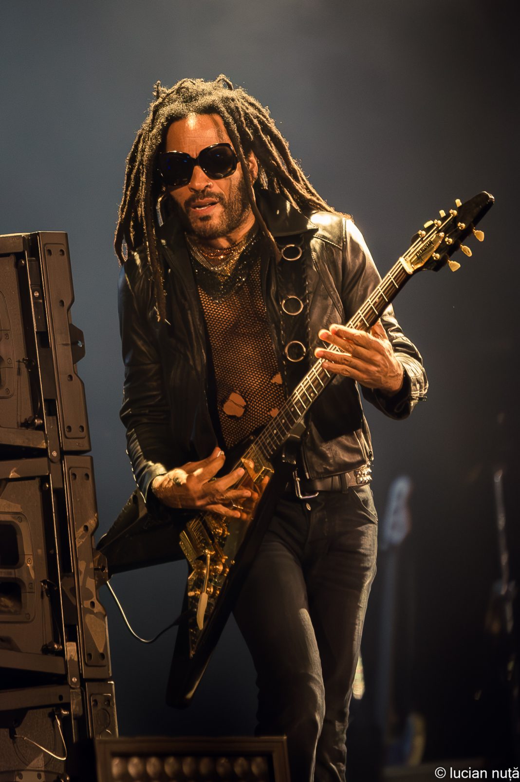 Lenny Kravitz sur scène au festival Untold 2024