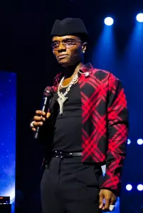Wizkid sur scène au CANEX Mega Concert à Alger en 2025