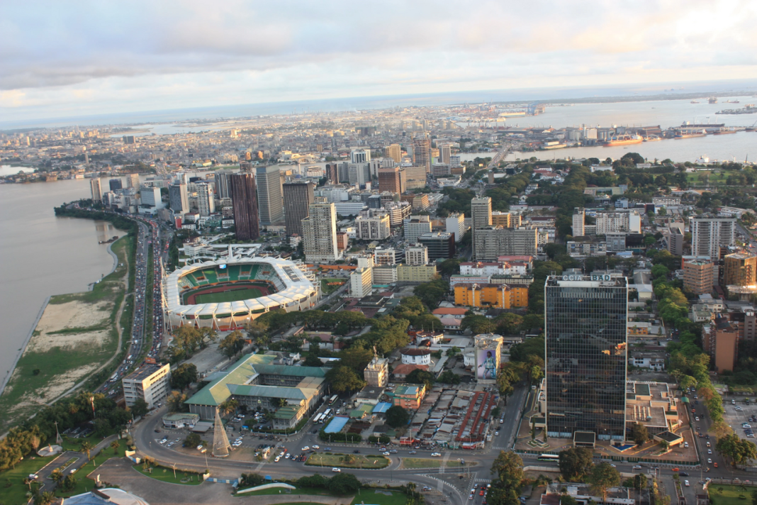 Vue du Plateau à Abidjan, lieu du FIDD 2026