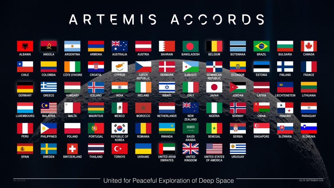 Drapeaux des pays signataires des accords Artemis sur fond de Lune