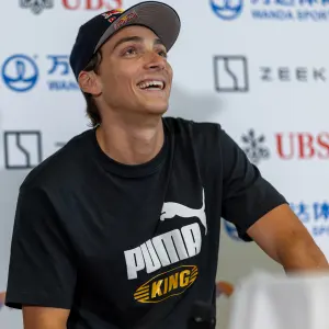 Armand Duplantis lors d’une compétition de saut à la perche en 2026