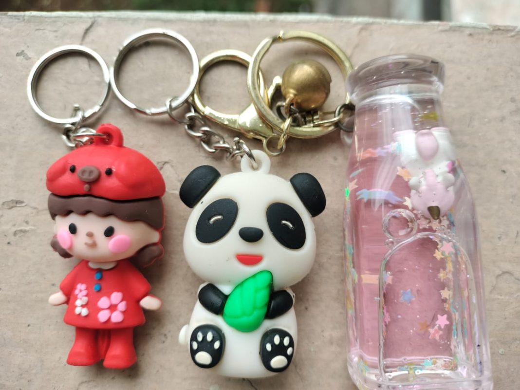 Porte-clés décoratifs colorés pouvant servir de bag charms