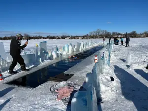 Nageur dans un bassin d’eau glacée, illustration de l’exposition au froid