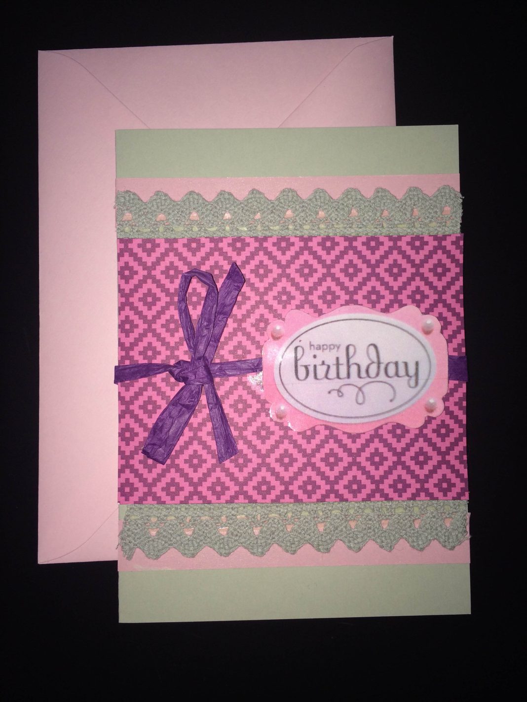 Création en scrapbooking illustrant un cadeau d’anniversaire personnalisé