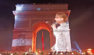 Céline Dion projetée sur l’Arc de Triomphe à Paris en 2024