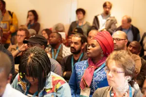 Public participant à une conférence professionnelle, image d’illustration