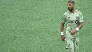Denis Bouanga avec le Gabon