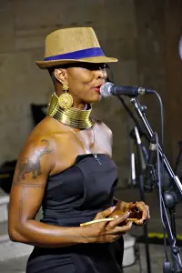 Dobet Gnahoré en concert
