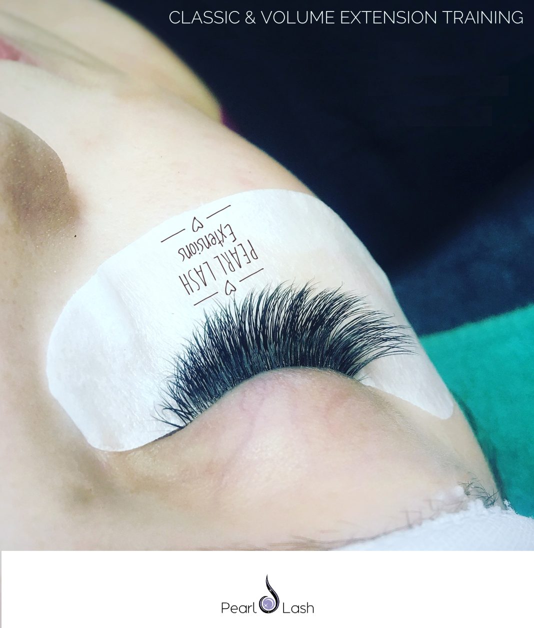 Gros plan sur des extensions de cils semi-permanentes