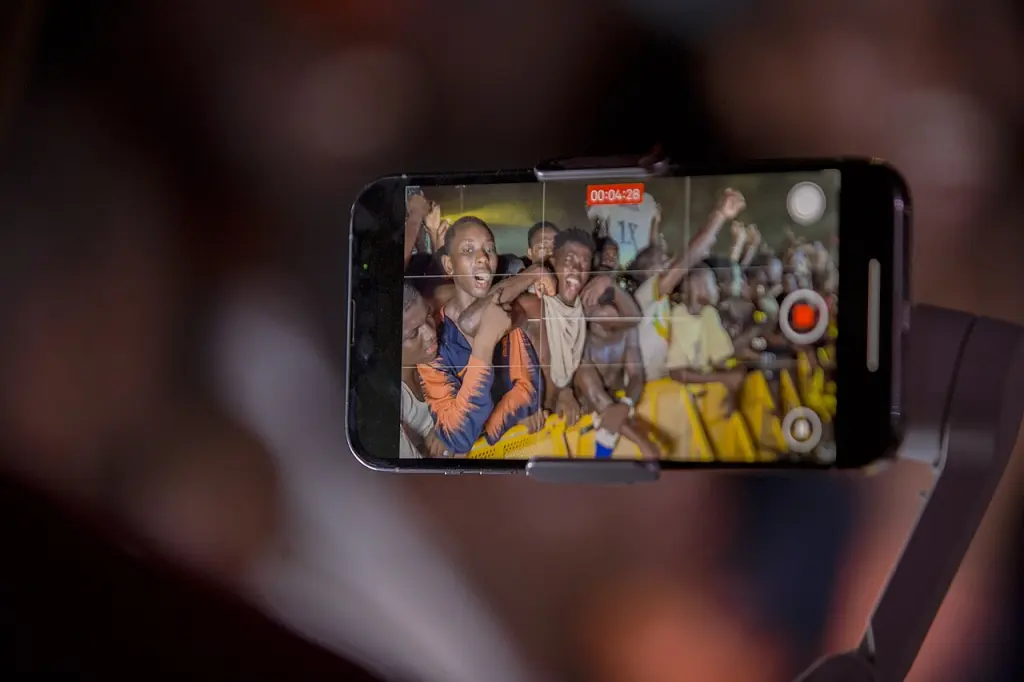 Himra sur scène au FEMUA 17 à Abidjan