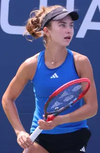 Iva Jovic sur un court de tennis