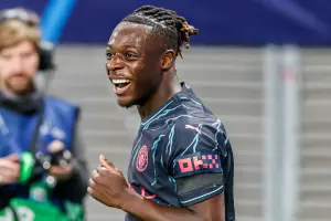Jérémy Doku sous le maillot de Manchester City