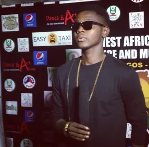 Kizz Daniel lors d’un événement en 2015