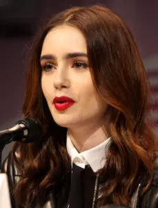 Lily Collins, interprète d’Emily Cooper dans « Emily in Paris »