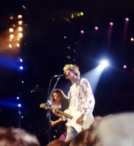 Kurt Cobain et Krist Novoselic de Nirvana aux MTV Video Music Awards 1992