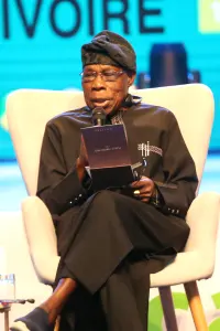 Olusegun Obasanjo lors d’une cérémonie à Abidjan en 2024